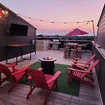 Carrie Underwood\'S East Side Rooftop Game Room