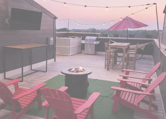 Carrie Underwood\'S East Side Rooftop Game Room