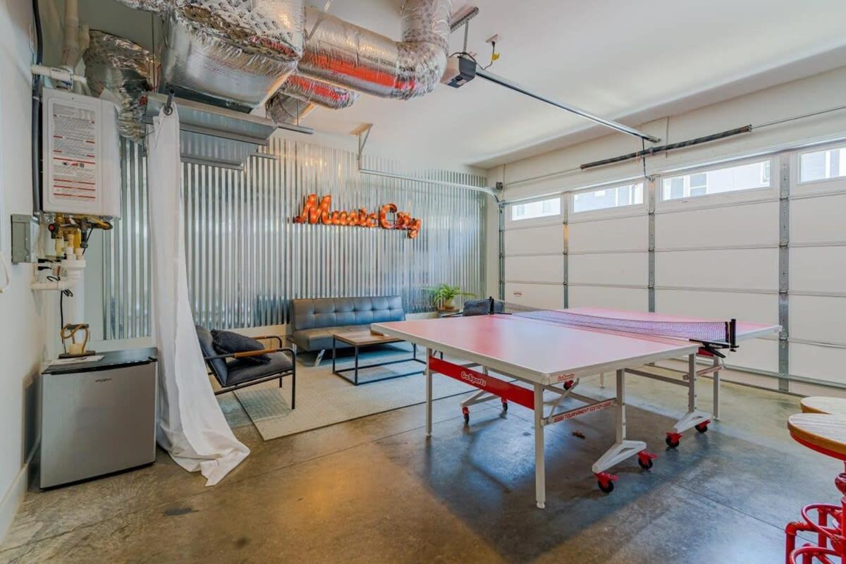 Carrie Underwood's East Side Rooftop Game * Nashville